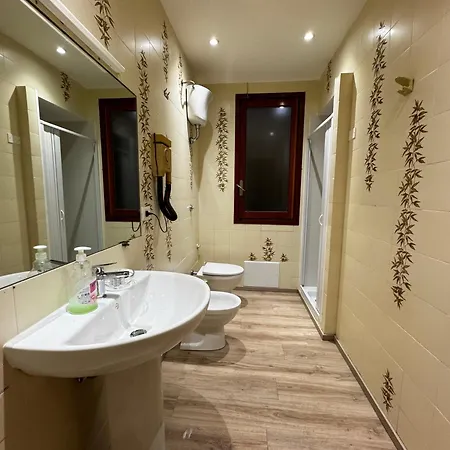 ゲストハウス Art Del Poggio 3*