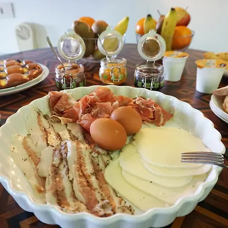 Art Del Poggio Guest house